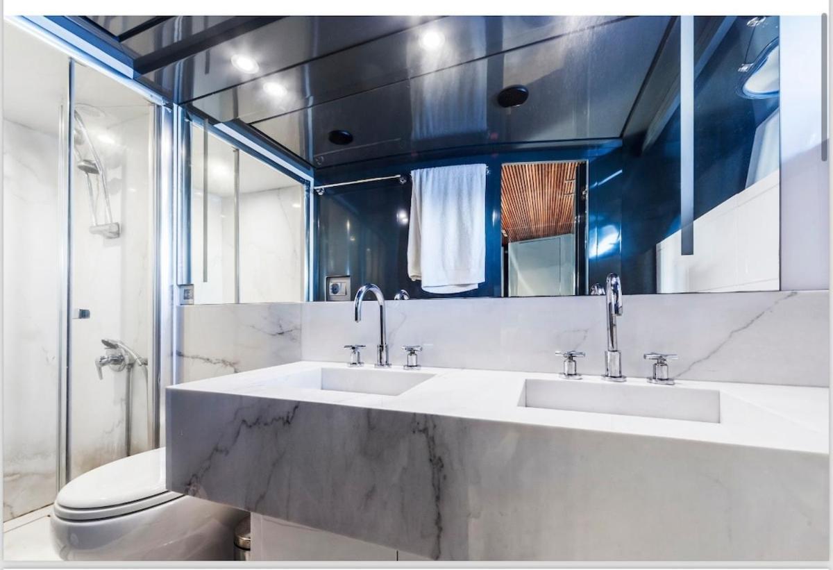 Bateau-hôtel Luxury Yacht Sanlorenzo Palma